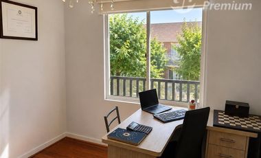 Casa en Venta en El Hualle con Av. Rojas Magallanes