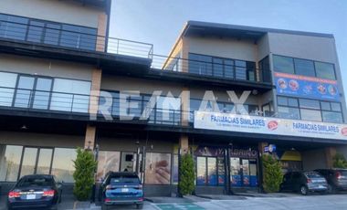 Local comercial en segundo piso cerca de El Mirador. - (3)