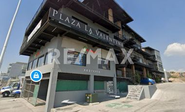 Local comercial en segundo piso cerca de El Mirador. - (3)