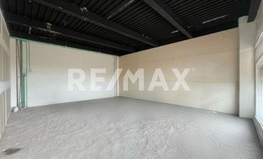 Local comercial en segundo piso cerca de El Mirador. - (3)