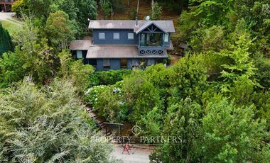 Espectacular terreno 4,9 Ha. con Casa orilla lago Riñihue