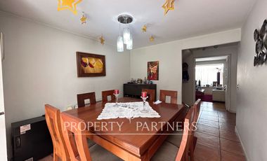 Espectacular y acogedora casa en exclusivo condominio Puertas de Huechuraba