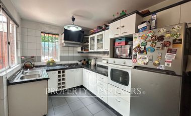 Espectacular y acogedora casa en exclusivo condominio Puertas de Huechuraba