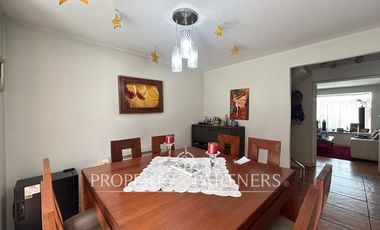 Espectacular y acogedora casa en exclusivo condominio Puertas de Huechuraba
