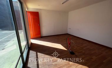 Terreno con 4 galpones, sector la Negra.