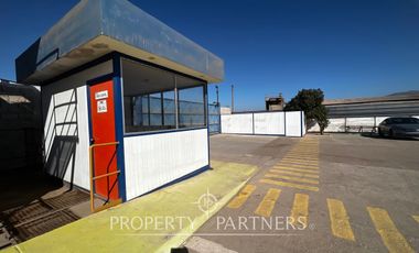 Terreno con 4 galpones, sector la Negra.