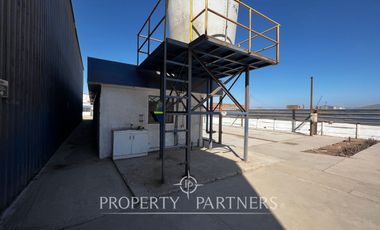 Terreno con 4 galpones, sector la Negra.