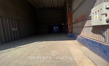 Terreno con 4 galpones, sector la Negra.