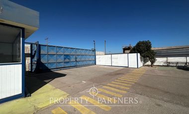 Terreno con 4 galpones, sector la Negra.