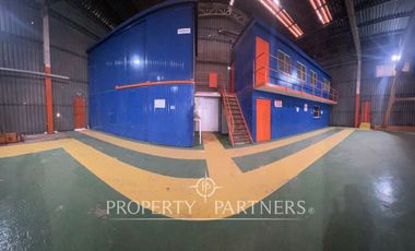 Terreno con 4 galpones, sector la Negra.