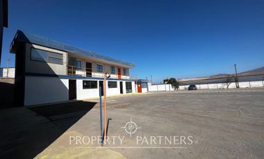 Terreno con 4 galpones, sector la Negra.