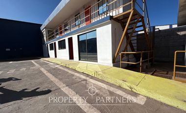 Terreno con 4 galpones, sector la Negra.