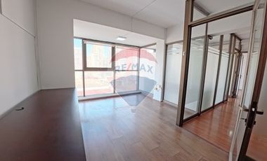 Amplia Oficina de 110m2 en Santiago