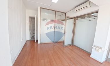 Amplia Oficina de 110m2 en Santiago