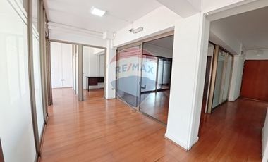 Amplia Oficina de 110m2 en Santiago