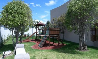 Venta Casa esquinera a estrenar - Valle de los Chillos, cerca al supermaxi de San Gabriel. SC