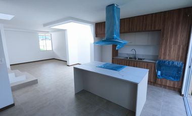 Venta Casa esquinera a estrenar - Valle de los Chillos, cerca al supermaxi de San Gabriel. SC