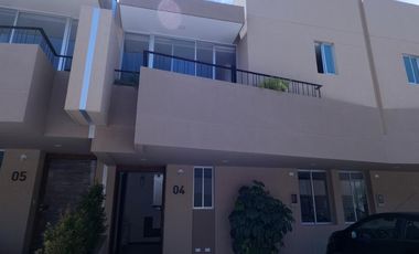 Venta Casa esquinera a estrenar - Valle de los Chillos, cerca al supermaxi de San Gabriel. SC