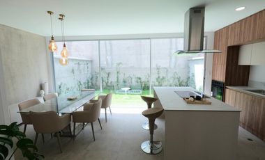 Venta Casa esquinera a estrenar - Valle de los Chillos, cerca al supermaxi de San Gabriel. SC