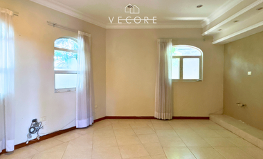 RESIDENCIA EN RENTA EN VILLA CORAL, ZAPOPAN