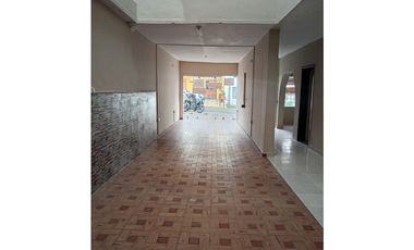 SE ARRIENDA CASA CON LOCAL  BARRIO EL PRADO