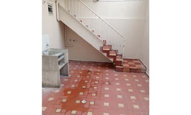 SE ARRIENDA CASA CON LOCAL  BARRIO EL PRADO