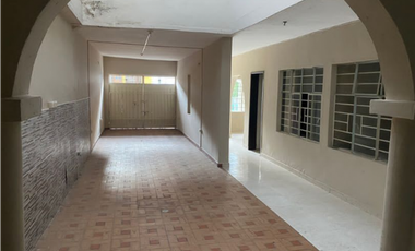 SE ARRIENDA CASA CON LOCAL  BARRIO EL PRADO