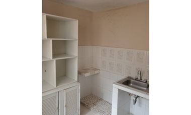 SE ARRIENDA CASA CON LOCAL  BARRIO EL PRADO