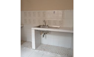 SE ARRIENDA CASA CON LOCAL  BARRIO EL PRADO