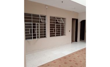 SE ARRIENDA CASA CON LOCAL  BARRIO EL PRADO