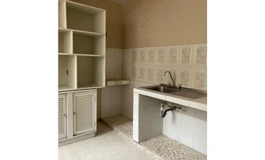 SE ARRIENDA CASA CON LOCAL  BARRIO EL PRADO