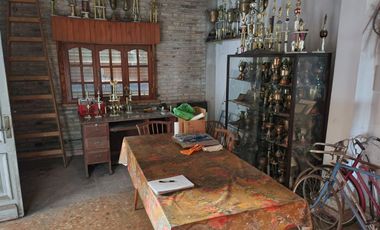 Casa  en Venta Haedo / Moron (A108 8062)