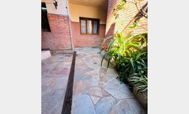 Casa  en Alquiler Ramos Mejia / La Matanza (A108 8191)