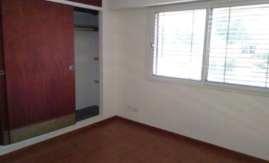 Chalet 5 ambientes en alquiler en Martinez