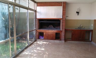 Chalet 5 ambientes en alquiler en Martinez