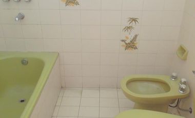 Chalet 5 ambientes en alquiler en Martinez