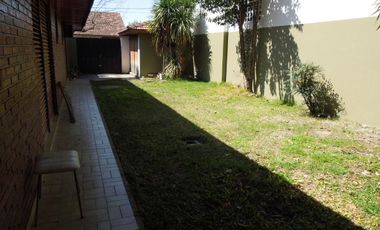 Chalet 5 ambientes en alquiler en Martinez