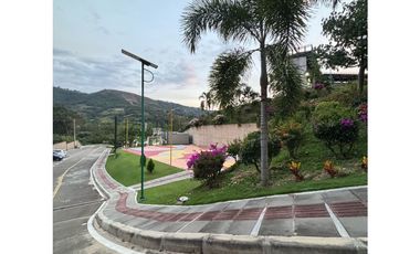 En venta Economico lote Park house ruitoque bajo