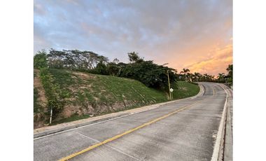 En venta Economico lote Park house ruitoque bajo