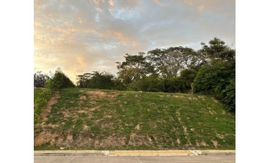 En venta Economico lote Park house ruitoque bajo