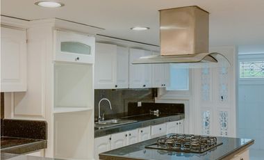 Casa frente al Mall Amsterdam para la renta tradicional