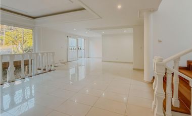 Casa frente al Mall Amsterdam para la renta tradicional