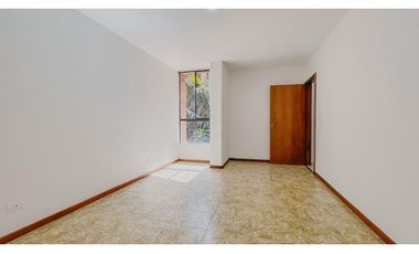 Apartamento cerca al Mall Amsterdam para la renta y venta