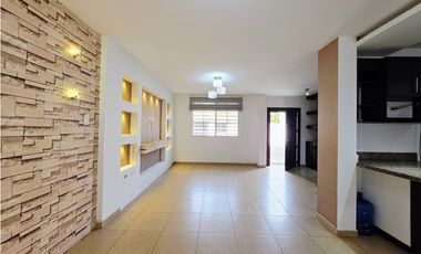 Vendo casa, Urbanización Santa María,  de 3 dormitorios