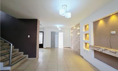 Vendo casa, Urbanización Santa María,  de 3 dormitorios