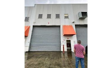 ALQUILO BODEGA LAS MAÑANITAS 252m2 CON SEGURIDAD VV