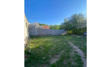 Venta Villa Esquiu Lote con edificaciòn parcial. Bº privado Siloe.