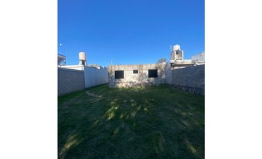 Venta Villa Esquiu Lote con edificaciòn parcial. Bº privado Siloe.