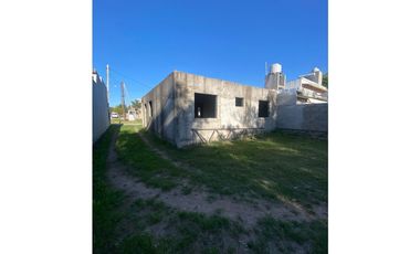 Venta Villa Esquiu Lote con edificaciòn parcial. Bº privado Siloe.