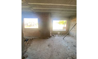 Venta Villa Esquiu Lote con edificaciòn parcial. Bº privado Siloe.